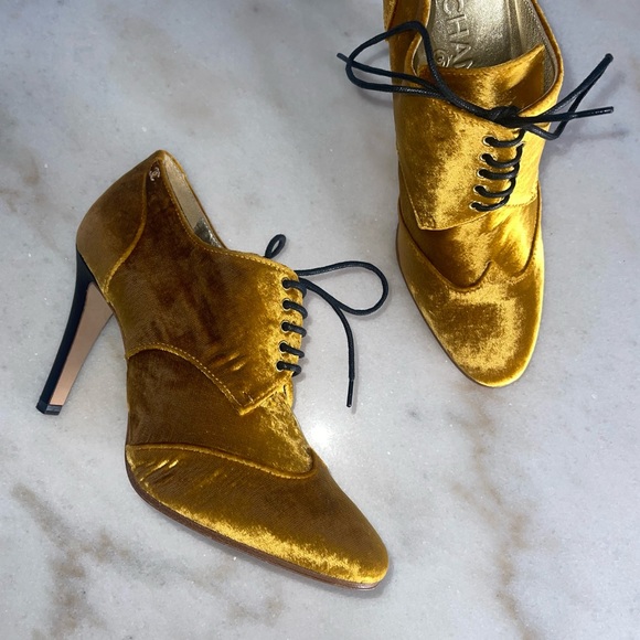 Chanel Velvet Gold Mustard Lace Up Oxford Heel Pump - Picture 11 of 17